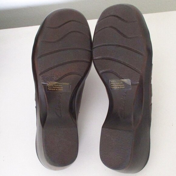 Clarks bendables Womens Brown Leather Mules w/ 2" Block Heels - Size 9.5M - Picture 9 of 9